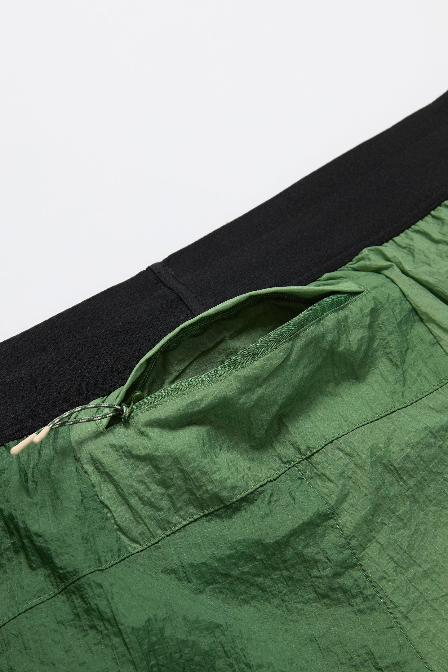 2-In-1 Running Short in Gradient Green